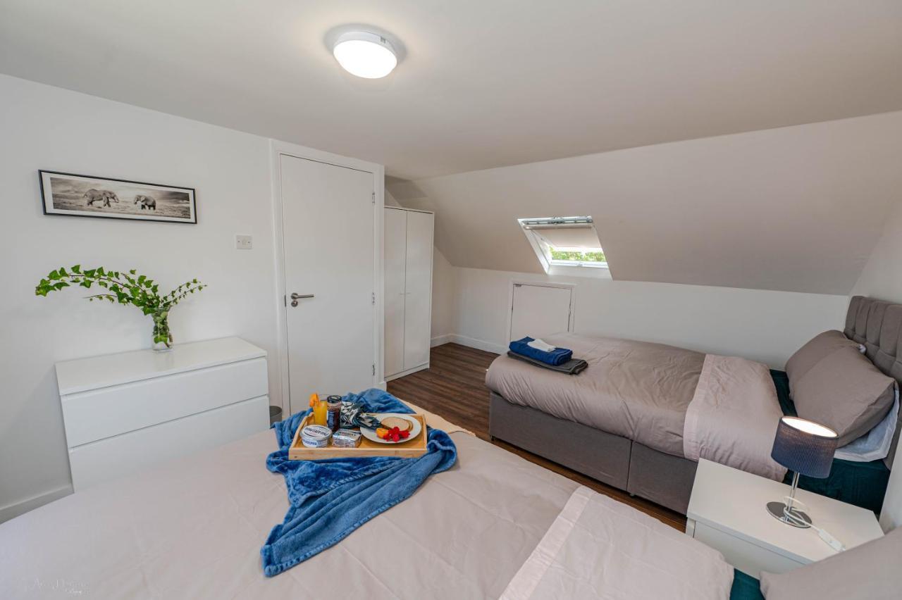 4 Bedrooms,2 Bathrooms House With Free Parking 普拉姆斯特德 外观 照片