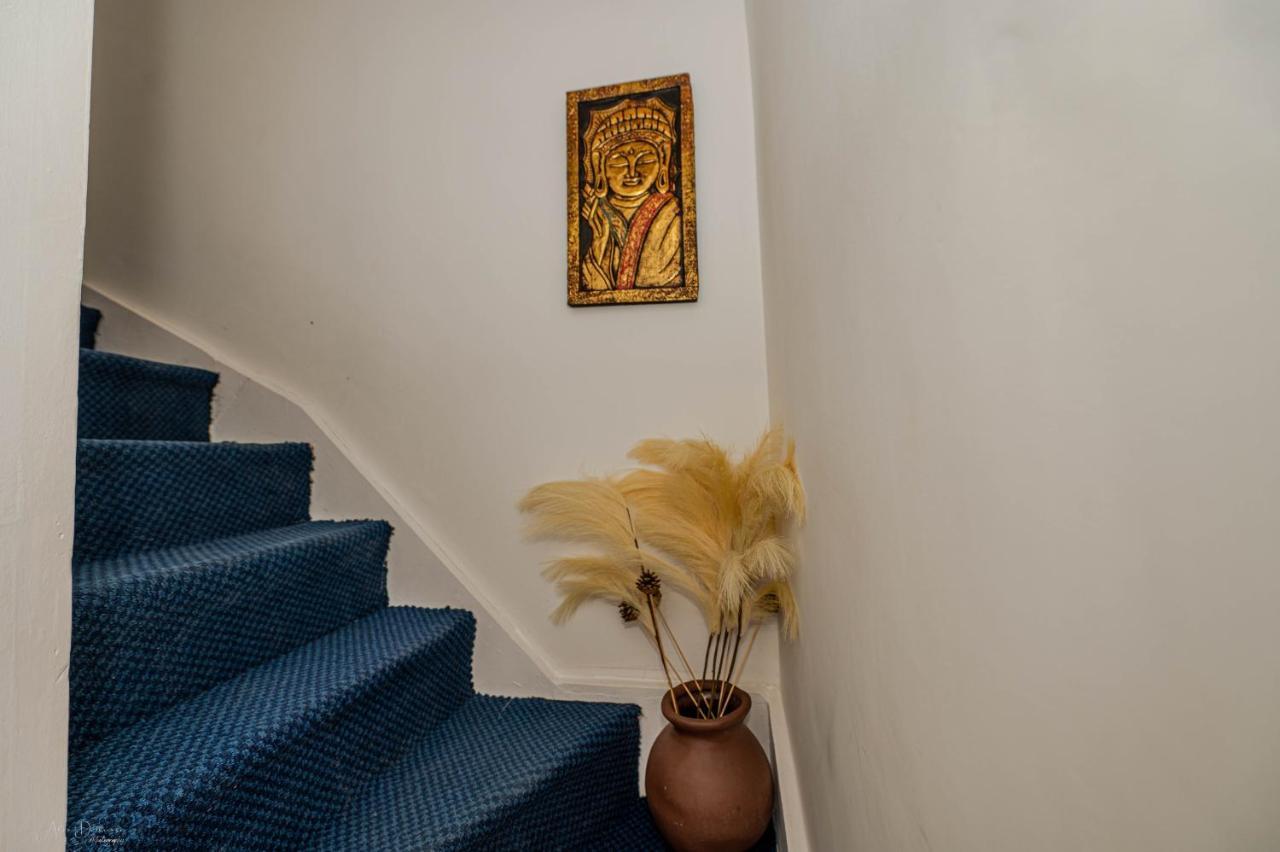 4 Bedrooms,2 Bathrooms House With Free Parking 普拉姆斯特德 外观 照片