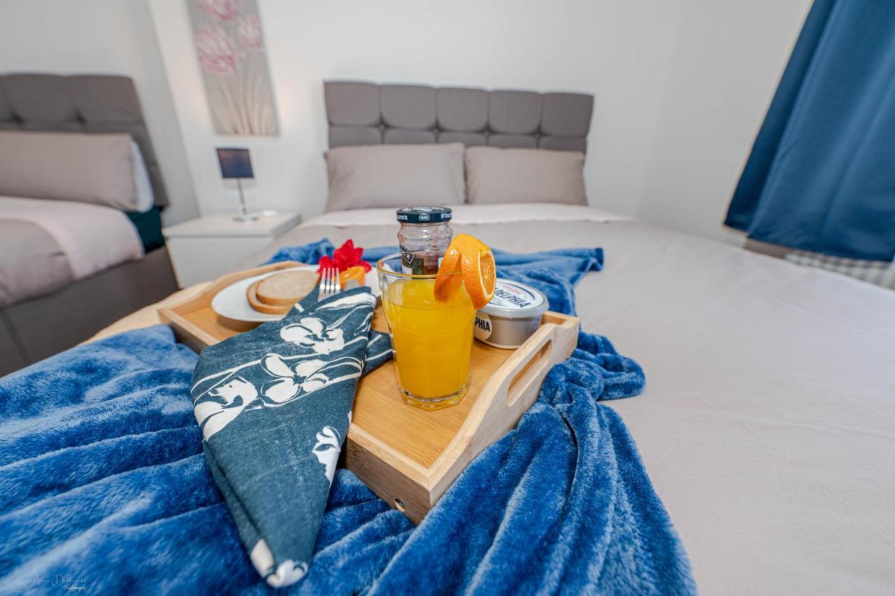 4 Bedrooms,2 Bathrooms House With Free Parking 普拉姆斯特德 外观 照片